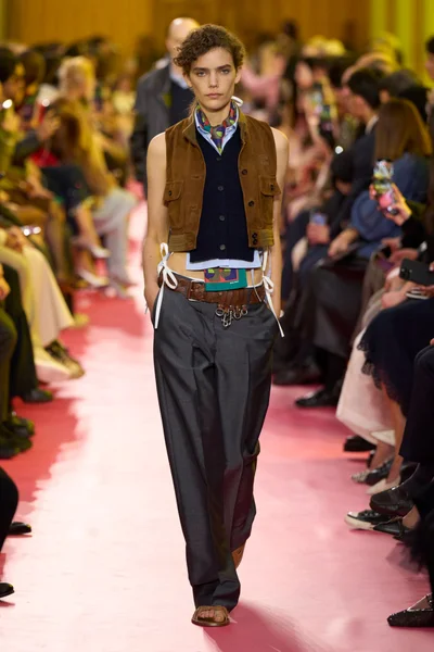 Look 28